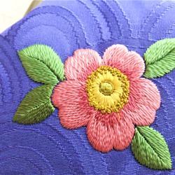 日本刺繍【薔薇】のがま口ケース　◆瑠璃色の青海模様◆　　 4枚目の画像