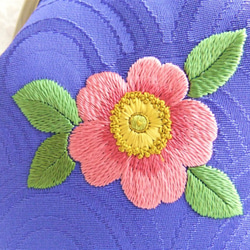 日本刺繍【薔薇】のがま口ケース　◆瑠璃色の青海模様◆　　 5枚目の画像