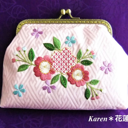 【桜の舞】日本刺繍　桜のがま口ポーチ　◆サクラ色◆ ＜缶2つ付＞ 2枚目の画像