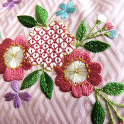 【桜の舞】日本刺繍　桜のがま口ポーチ　◆サクラ色◆ ＜缶2つ付＞ 7枚目の画像