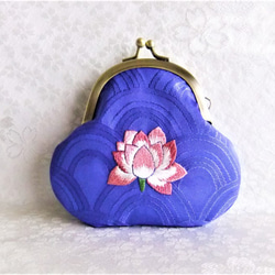 手刺繍【蓮の花】のがま口 コインケース 《日本刺繍》　◆瑠璃色の青海模様◆ 1枚目の画像