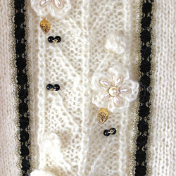 ビーズ刺繍のブレードと花が可愛らしい半袖モヘアニット 5枚目の画像
