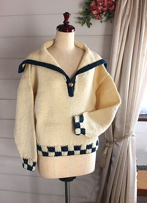 手編み　セーラーカラーのセーター　ポスター用作品　 1枚目の画像