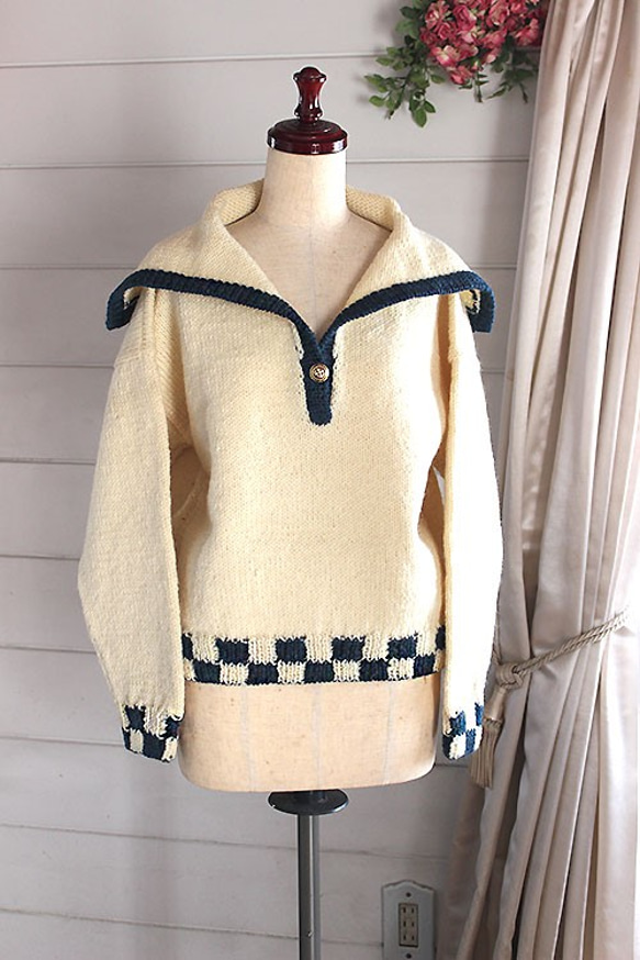 手編み　セーラーカラーのセーター　ポスター用作品　 2枚目の画像
