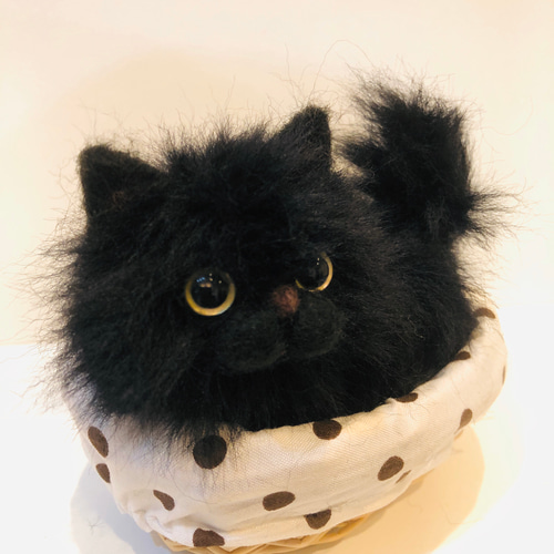 ねこくみゃちゃんケープ　クロ　6/20削除 モフモフ黒猫ちゃん(籠入りタイプ) その他インテリア雑貨 ひろん