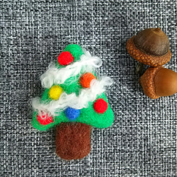 クリスマスツリーのブローチ 1枚目の画像
