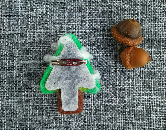 クリスマスツリーのブローチ 2枚目の画像