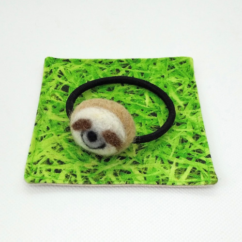 ナマケモノのヘアゴム ヘアゴム ぴあにしも 通販 9938343｜Creema  