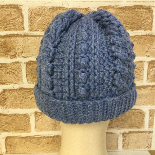 100】アラン模様のニット帽『かぎ針編み』(薄い青、濃い水色) ニット帽