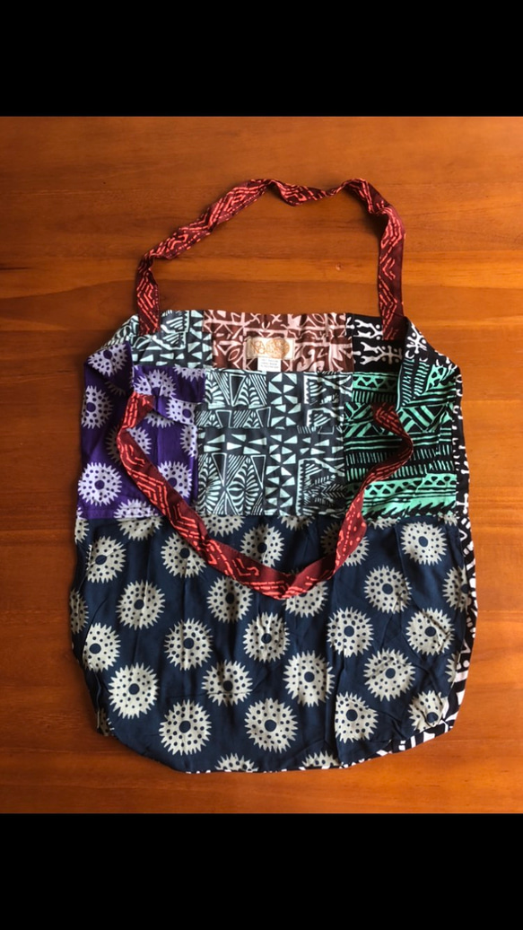 トートバッグ  〜　ハワイファッションブランドNOANOAのパッチバッグからのリメイク品 6枚目の画像