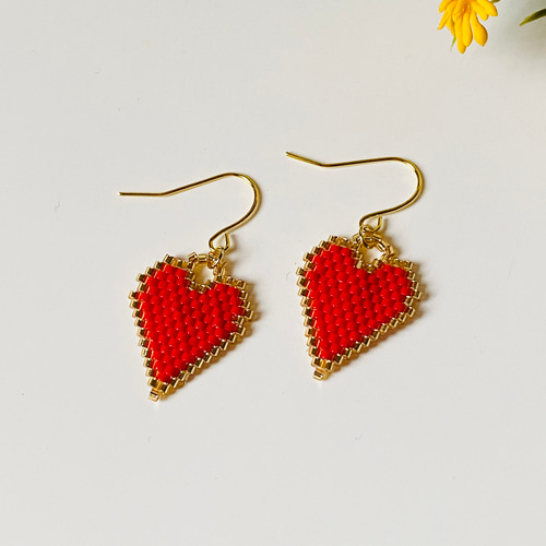 赤いハート ビーズステッチ ピアス/イヤリング RED ピアス