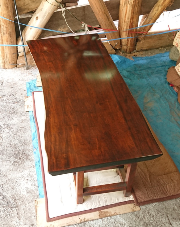 【大特価セール】シナ一枚板ダイニングテーブル・座卓 摺り漆仕上げ【一点物】 2枚目の画像
