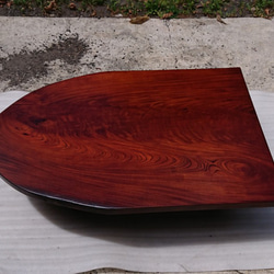 【送料無料】ケヤキ一枚板半楕円形ローテーブル・ダイニングテーブル 拭き漆仕上げ【一点もの】 1枚目の画像