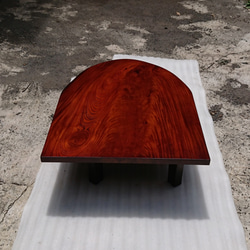 【送料無料】ケヤキ一枚板半楕円形ローテーブル・ダイニングテーブル 拭き漆仕上げ【一点もの】 2枚目の画像