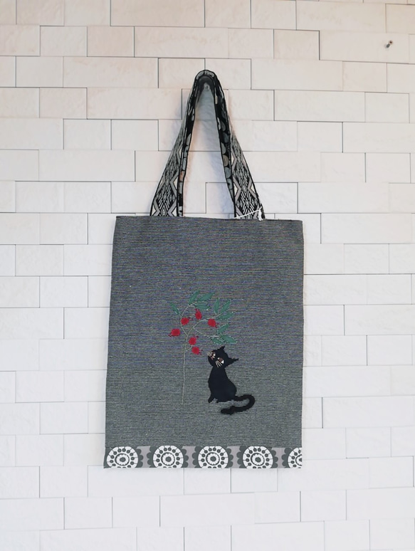 【再販不可】ブックトートバッグ　黒　黒猫　木を見上げる黒猫さん　レトロデザイン 2枚目の画像