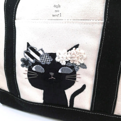 トートバッグ　少し小さめ　帆布　肩にかけられる！　黒×キナリ　猫　黒猫　花冠 4枚目の画像