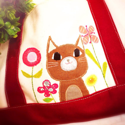 【受注生産】帆布　トートバッグ　えんじ色×キナリ色　猫さんとお花 3枚目の画像