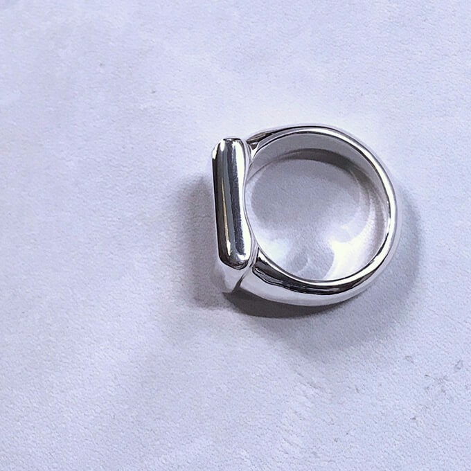 丸みを帯びた印台リング（シグネットリング）