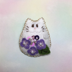 6月【紫陽花 】太っちょネコさんの歳時記(ニャイジキ)  フェルト　ブローチ　受注製作 2枚目の画像