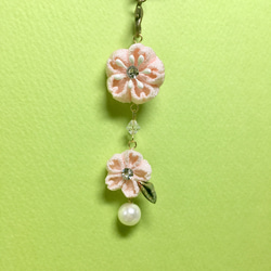 つまみ細工  3色から選べる桜満開ストラップ/帯飾り/イヤホンジャック 3枚目の画像