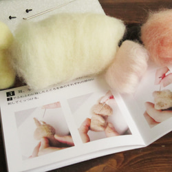 自分で作る！羊毛フェルト　ウサギ人形制作キット（ホワイト・ピンクスカーフ） 3枚目の画像