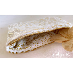 光り輝くゴールドのフラットポーチ(ドットM16) 3枚目の画像