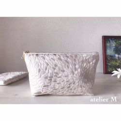 光り輝くゴールドのマチ付きポーチ(白・L) 3枚目の画像