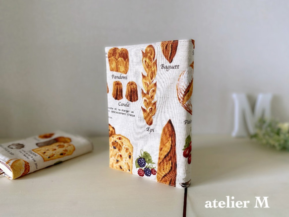 パン柄のブックカバー（単行本サイズ） 1枚目の画像