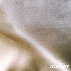 光り輝くゴールドのフラットポーチ(ゴールドM) 5枚目の画像