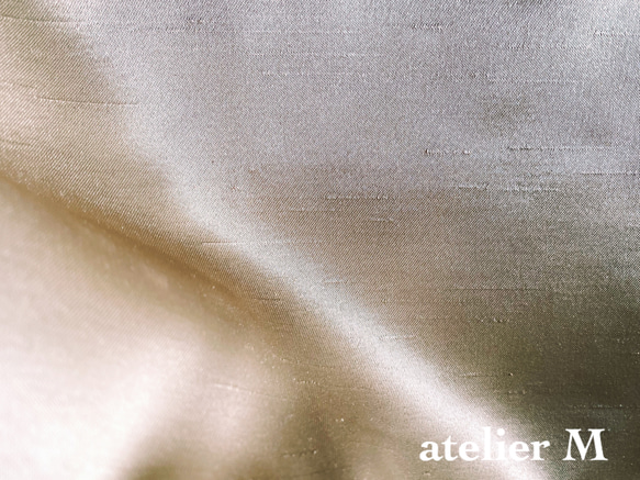 光り輝くゴールドのフラットポーチ(ゴールドM) 5枚目の画像