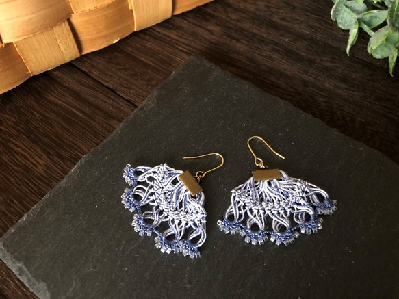 ♡auliiシリーズ ピアス イヤリング ヘアピンレース編みの扇形ピアス・紺瑠璃【イヤリング・樹脂ピアス