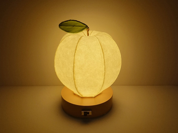 りんご型和紙シェードナイトランプ 2枚目の画像