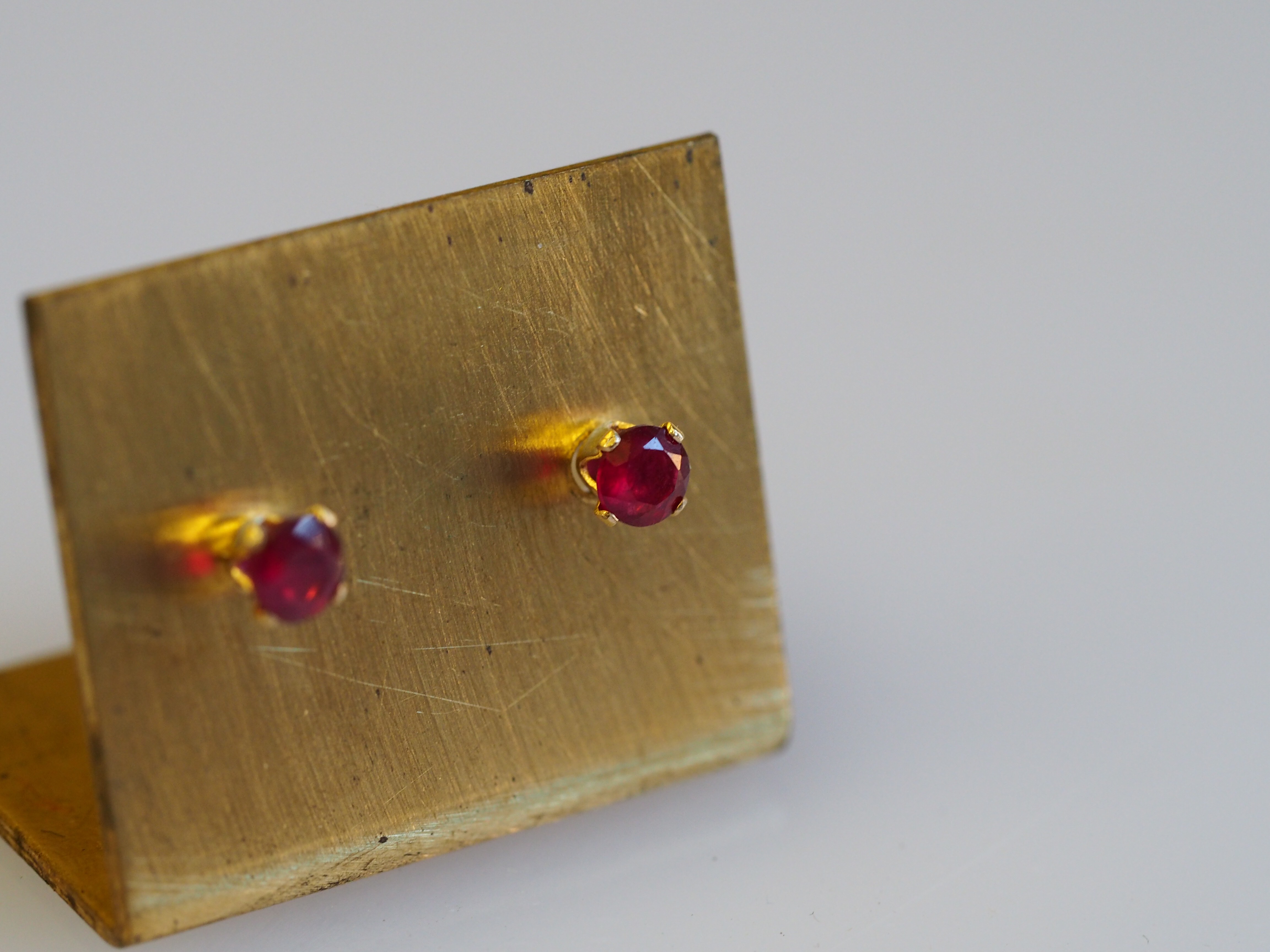 michiru◆ルビーピアス✧14kgf ルビー4mm1粒ピアス14kgf 4本爪 ピアス（スタッド・一粒