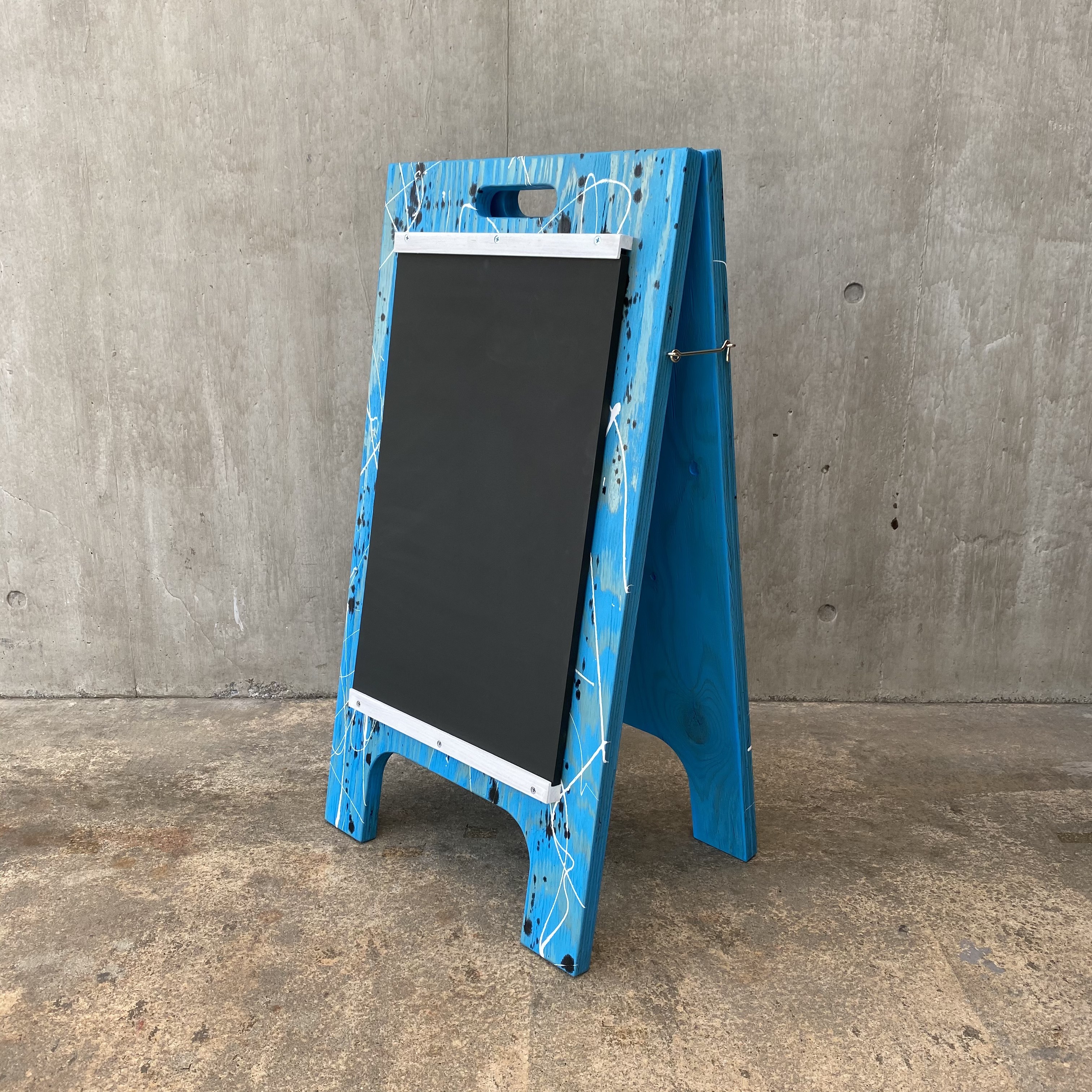 青いストリート立看板(板付)　24mm合板 (高さ82cm幅44cm) 青いストリート立看板(板付)　24mm合板 (高さ82cm幅44cm)