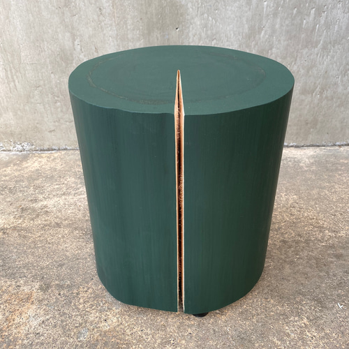 黒板塗料を塗った切り株 高さ約31cm