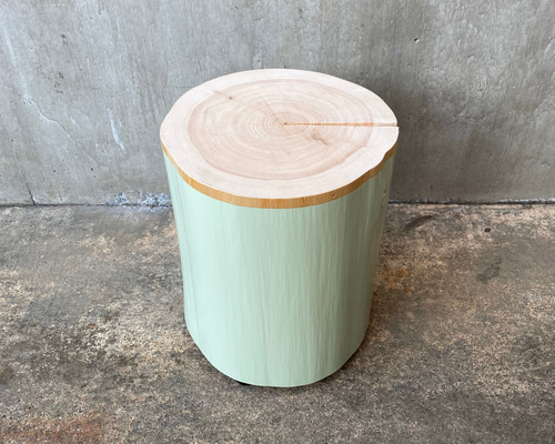 ペンキを塗った切り株スツール(pale olive) 31cm 丸太 椅子 椅子