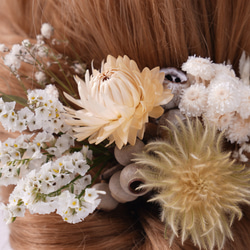 【ドライフラワー】ホワイトベースの髪飾り　ヘッドドレス　ウエディング　卒業式　結婚式 3枚目の画像