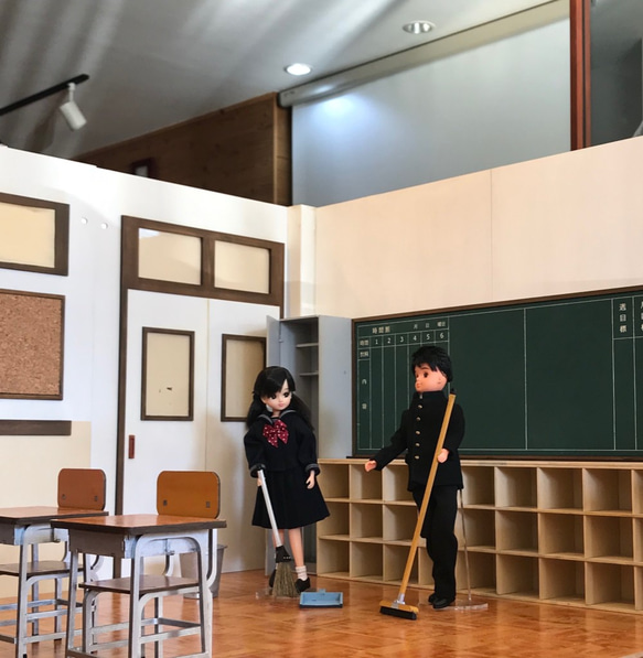 マグネット式1/6ドール教室 30cm×45cm 教卓 ロッカー 前黒板 時計