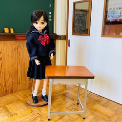 1/6ドール用　学校の机と椅子セット 2枚目の画像