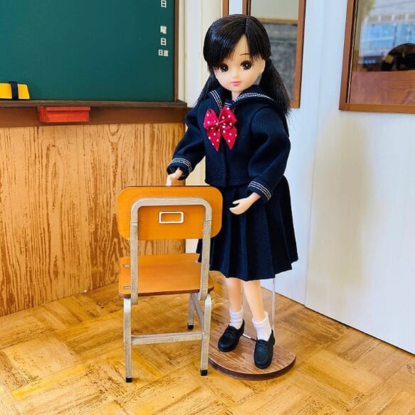 1/6ドール用　学校の机と椅子セット 5枚目の画像