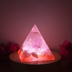 花卉植物氣氛夜燈 水晶金字塔桌燈 天然石紙鎮 粉晶 草莓石 小物 第2張的照片