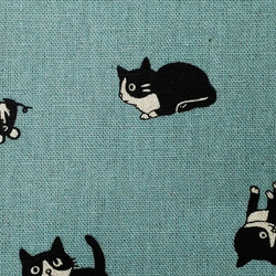 キャンバス 生地【50×110cm】 ねこ ネコ 猫 ハチワレ 黒白 シンプル 可愛い くすみブルー 2枚目の画像