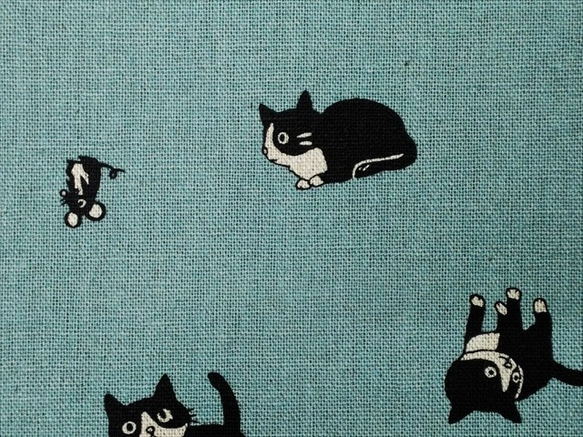 キャンバス 生地【50×110cm】 ねこ ネコ 猫 ハチワレ 黒白 シンプル 可愛い くすみブルー 2枚目の画像