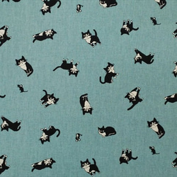 キャンバス 生地【50×110cm】 ねこ ネコ 猫 ハチワレ 黒白 シンプル 可愛い くすみブルー 1枚目の画像