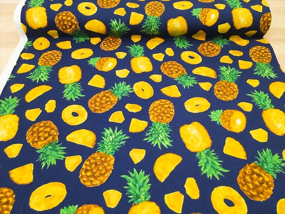 シーチング生地 布【50×110cm】パイナップル 夏 フルーツ 果物 カラフル 黄色 イエロー 紺色 ネイビー 3枚目の画像