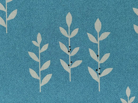 キャンバス生地【50×110cm】 草 植物 葉っぱ 自然 ボタニカル 花柄 ナチュラル 生地 布 水色 ブルー 1枚目の画像