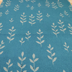 キャンバス生地【50×110cm】 草 植物 葉っぱ 自然 ボタニカル 花柄 ナチュラル 生地 布 水色 ブルー 3枚目の画像
