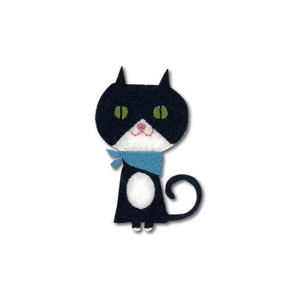 刺繍フェルトワッペン　青いスカーフの黒猫さん ねこ 黒ねこ クロネコ 入園グッズ アップリケ 【PTM-466】 1枚目の画像