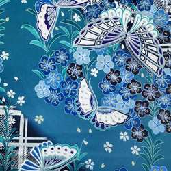 シルバーラメが綺麗な小花と蝶々 1枚目の画像