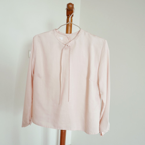 粉色天絲棉綁帶飾領襯衫 第8張的照片
